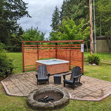 Fox Paws Luxury Cabin - Hot Tub, Fire Pit & Pines! Hansville Exterior foto